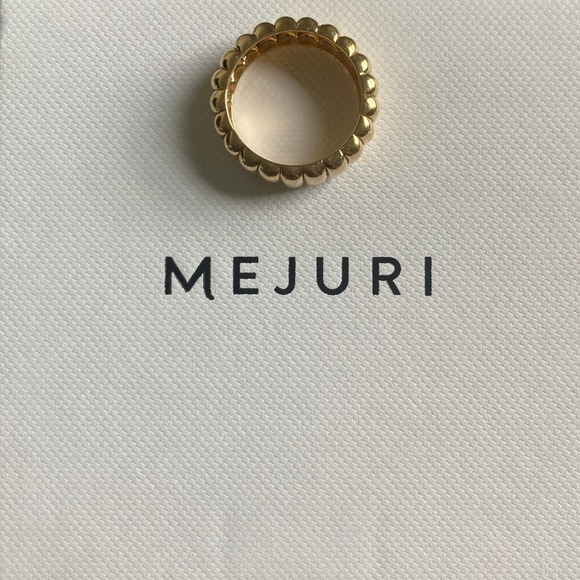 VGUC Mejuri Charlotte Ring, size 6 - Picture 4 of 6